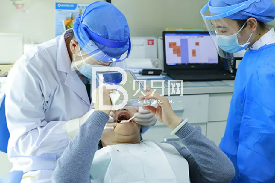 口福故事丨7旬“松牙困難戶”重新固定4顆松動牙，想吃就吃