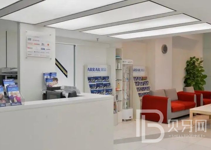 上海瑞爾口腔年輕人種植牙好還是鑲牙好？