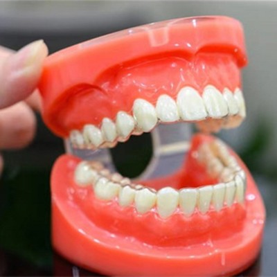 寧波牙周炎治療十大最佳私立口腔醫(yī)院，寧波奉化伊牙雅口腔診所醫(yī)療水平高！