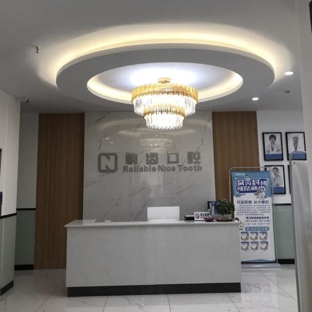 曲靖種植牙多少錢一顆！云南曲靖耐齒口腔2023全新種牙價目表，瑞士拓美thommen植牙牙：6185元起/顆！