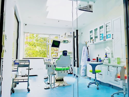 臺(tái)州門牙種植牙多少錢一顆！臺(tái)州許捷口腔診所種植牙價(jià)目表已更新，德國Camlog卡姆洛種植體：5649元起/顆！