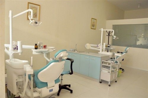 衢州種一顆牙齒要多少錢！衢州甘國(guó)芳口腔2023全新種牙價(jià)目表，國(guó)產(chǎn)清水種植牙價(jià)格：3736元起/顆！