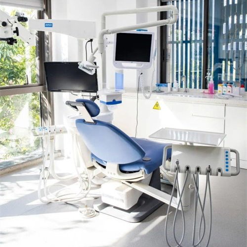 金華牙齦出血解決最好的牙科醫(yī)院排行！義烏中西醫(yī)結合醫(yī)院(口腔診療中心)醫(yī)生手術專業(yè)、設備先進正規(guī)！