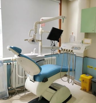 紹興牙貼美白最好的口腔醫(yī)院是哪家？紹興康源口腔診所醫(yī)生手術專業(yè)、設備先進正規(guī)！